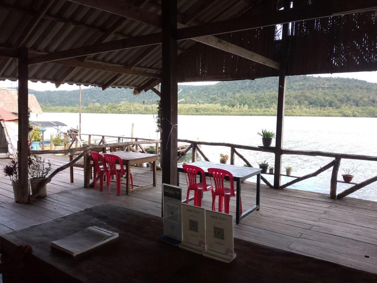 فيلا The Floating House Krŏng Kaôh Kŏng الغرفة الصورة