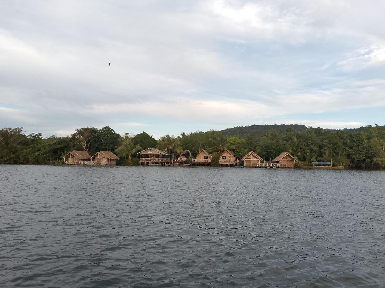 فيلا The Floating House Krŏng Kaôh Kŏng الغرفة الصورة